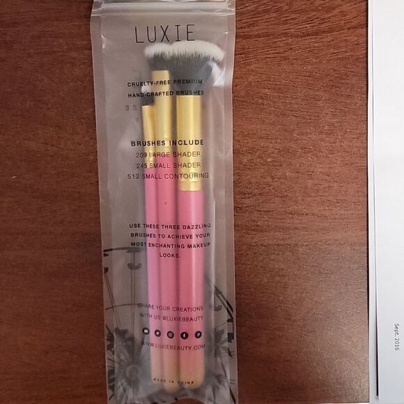 LUXIE Summer Daze 3 Piece Brush Set - Picture 4 of 4